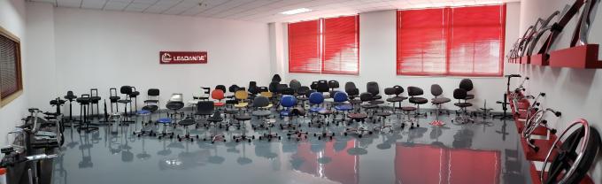 Sedia conduttiva dell'unità di elaborazione ESD delle sedie dell'ufficio ergonomico di cuoio nero del lavoro con resto del piede